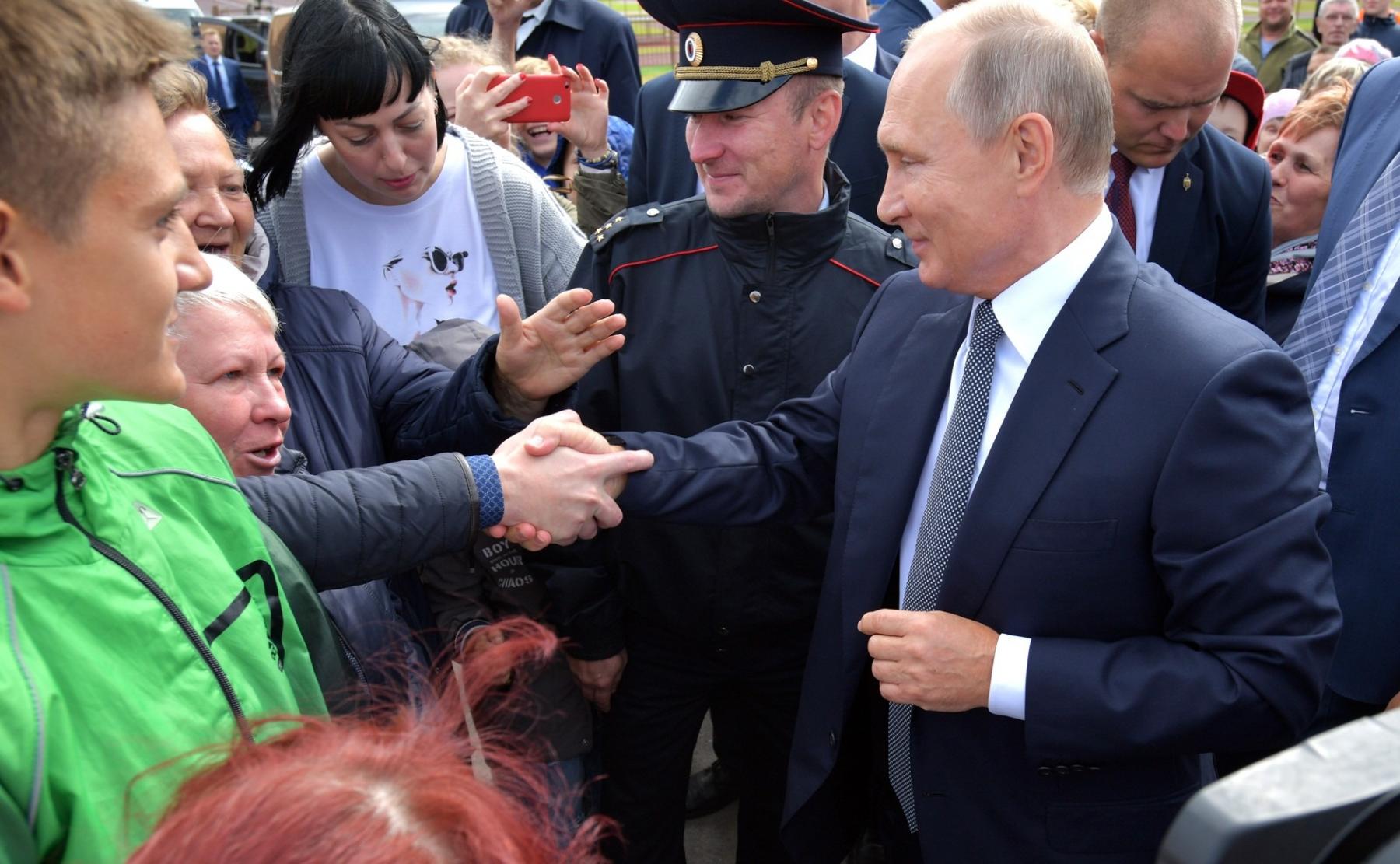 Фото Опубликовали фотографии Путина во время визитов в Новосибирск 13